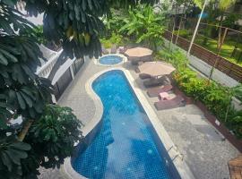 Patong Central Residence and Apartment, hotel i Patong Beach