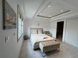 Luxury flat direct line Central Paris, hotel murah di Asnieres-sur-Seine