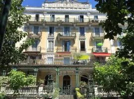 Beau T1 Aix les Bains dans un ancien grand hôtel de la Belle Époque