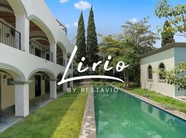 Poolside Paradise Suite in the heart of Ajijic, hotel di Ajijic