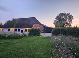 Stijlvolle woonboerderij, hotel in Klarenbeek