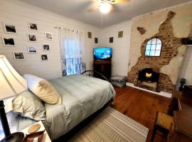 Apple Hill Bungalow, Family and PET Friendly!, cabana o cottage a Bristol