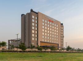 Courtyard by Marriott Surat, hotel di Surat