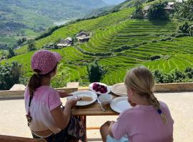 Hmong Hillside House, hótel í Lao Cai