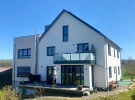 RHÖN GLÜCK - Die Ferienwohnung mit Weitblick โรงแรมในไอเคนเซลล์