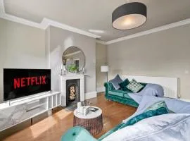 30 percent off! The Georgian Penthouse in Wakefield - Parking