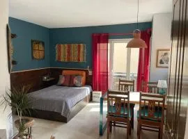 Chic & Practical Studio, 5 min to center & beach