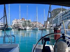 LUXURY YACHT STAY "White Dove" sleeps 6