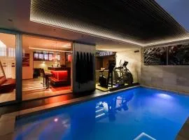 N18 luxury boutique apartment with a private pool & spa