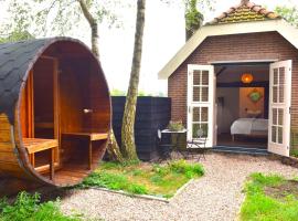 Bed & Breakfast Puur Natuur Putten, met privé sauna, hotelli kohteessa Putten