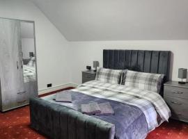 Rainsough Cottage Guest House - Shared Bathroom - Free Parking & WiFi, hotel sa Manchester