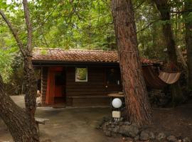 Etna Rural Cottage with Jacuzzi, lomamökki kohteessa Pedara