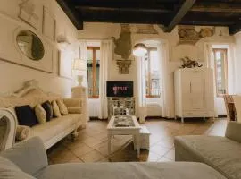 Piazza Erbe Luxury Apartment