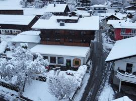 Apartments Chalet Sonnentanz, cabin in Piesendorf