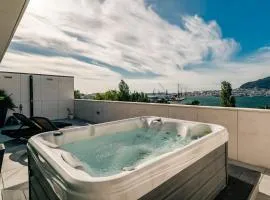 River Town View - Luxury Apartment with Jacuzzi on Terrace