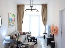 Urban 1BR Bliss with Free Pool and Parking in Masdar City，Yas Island的飯店