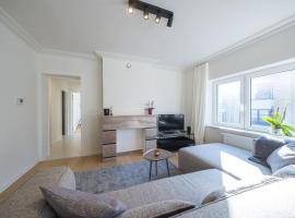 L'amandine - Luxury 3 bedrooms apartments with free parking, hotel in Oostende