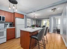 LUXURIOURS 2BR-2WR Apartment