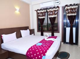 Mor Hotel Uk Palace- Lift-Facilities-Near PURI Sea Beach Best Selling & Best Choice of Travellers, strandhótel í Puri