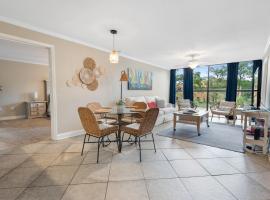 Fun 2 bed/2 bath condo with pool on Biloxi Beach, готель у місті Білоксі