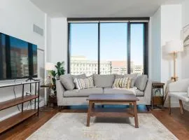 Luxury 2BR BackBay Boston Common T-station Roof Top Lounge Gym