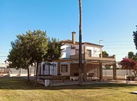 Casa Rural El Algarrobo, hotel di Utrera