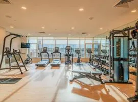 Peaceful DT HighRise Haven,Gym,Pool,Parking,W-D