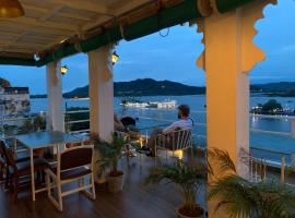 Peacock Guest House - Lake View Hotel In Udaipur, готель у місті Удайпур