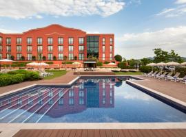 Dolce by Wyndham Barcelona Resort, hotel em Sant Esteve Sesrovires