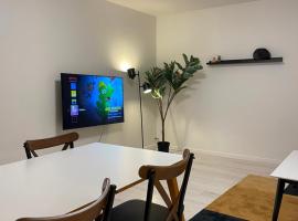 Cozy Backhouse with Large Private Garden, hotel in Kopenhagen