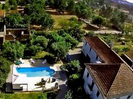 Bed and breakfast in Tabua Traditional Portuguese Farmhouse, hotel di Tabua