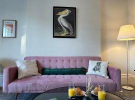 Charming & Cozy Richmond Retreat, hotell sihtkohas Twickenham