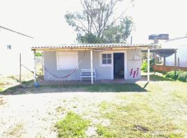 PRAZER, Casa de Vacaciones en Barra del Chuy, Sol, Mar, Comodidad y compras a 400 mts del mar, se reserva con seña!, hotel keluarga di Barra del Chuy