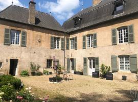 La Maison des Gardes - Chambres d'hôtes, hotel u gradu Klini