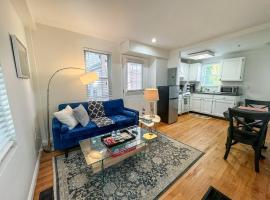 Charming Bi-level Townhouse Near Harvard & Mit、ケンブリッジのホテル