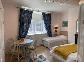 Deluxe Three Bed BnB in Henley-on-Thames near Station River & Town Centre, spahotell i Henley on Thames