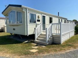 3 bed caravan Norfolk near the coast, holiday park di Belton