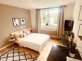 Ferienwohnung an der Uniklinik mit eigener Küche und renoviertem Badezimmer、ホンブルクのホテル