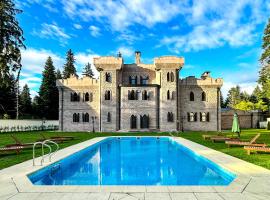 The Castle - Your unique way of retreat, hotel din Boroveț