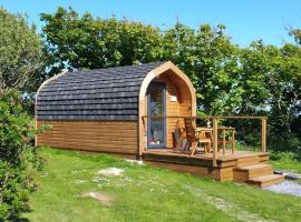 Sea and Mountain View Luxury Glamping Pods Heated, glàmping a Holyhead