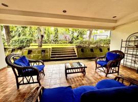 Spacious beautiful home near Everything!, Hotel in Managua