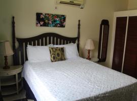 Cozy Deluxe 2BR Kensington New Kingston, hotel di Kingston