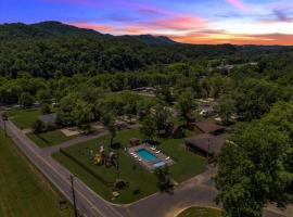 Cabin Oasis near Smoky Mountains, cabana o cottage a Pigeon Forge