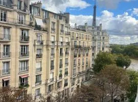 Suite avec balcon vue Tour Eiffel