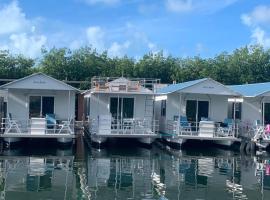 Aqua Lodges At Hurricane Hole Marina, hôtel à Key West