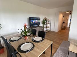 Appartement Manet Netflix, hotel in Montigny-le-Bretonneux