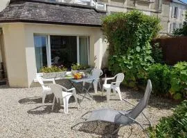 Nice holiday apartment 20 m from the beach Arromanches les Bains