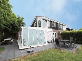 Inviting holiday home in Groningen with private sauna, ξενοδοχείο σε Χρόνινγκεν