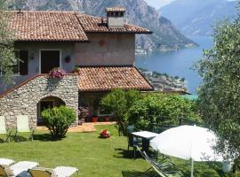 Apartments Casa Tamas Limone, hotelli Limone sul Gardassa