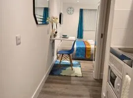 Cosy Self-Contained Studio in Salford Manchester - Newly Renovated